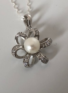 1.3 - Pearl Pendant - Flower Design - White Pearl