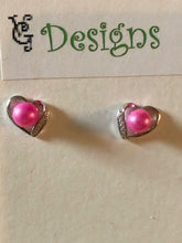 Load image into Gallery viewer, 1 - Earrings - Hearts Studs Pearl