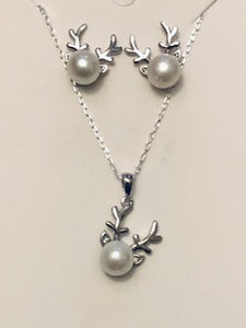 1.4 - Pearl Pendant - Reindeer Set - White Pearls